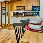 Ostoja Vip Z Sauna, Strefa Relaksu I Pokojem Zabaw By Royal Aparts Апартаменты *