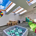Ostoja Vip Z Sauna, Strefa Relaksu I Pokojem Zabaw By Royal Aparts Apartmán