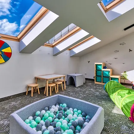 Ostoja Vip Z Basenem, Sauna, Strefa Relaksu, Pokojem Zabaw I Parkiem By Royal Aparts Апартаменти